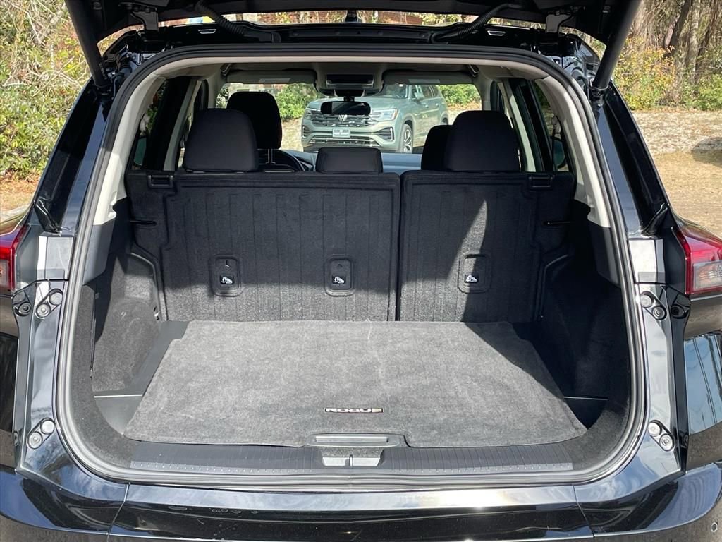 Used 2025 Nissan Rogue SV image 26