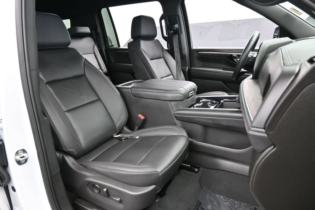 Used 2025 Chevrolet Suburban LT RWD image 55
