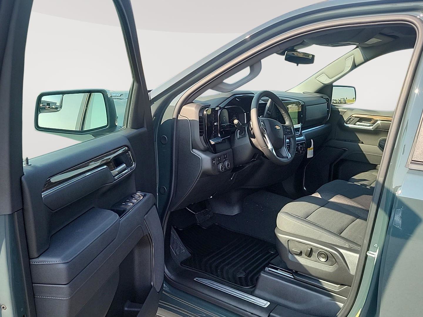 New 2025 Chevrolet Silverado 1500 LT image 9