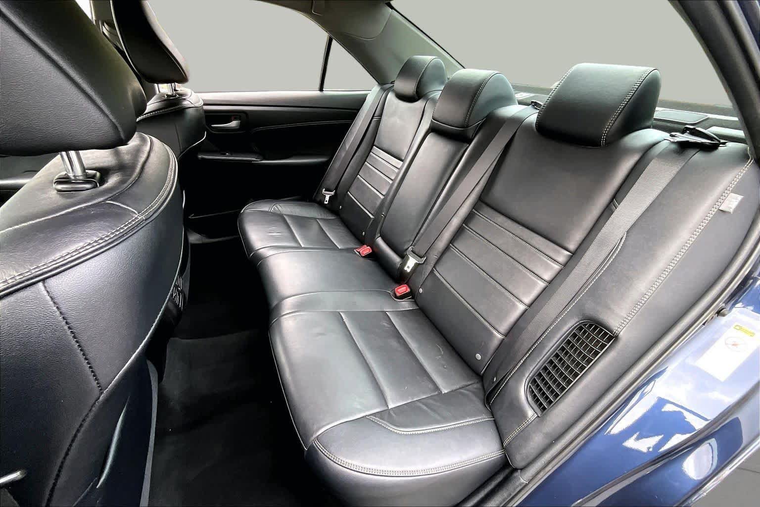Used 2017 Toyota Camry XLE w/ Moonroof Package FWD image 20