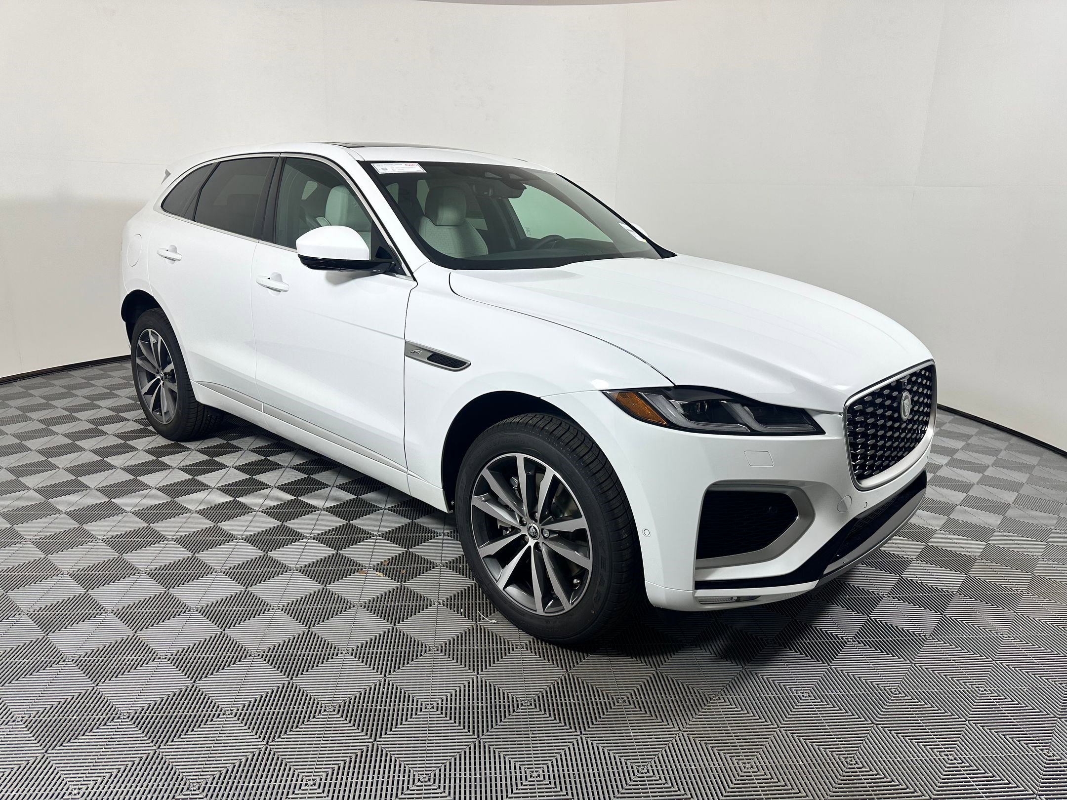 New 2026 Jaguar F-PACE R-Dynamic S image 6