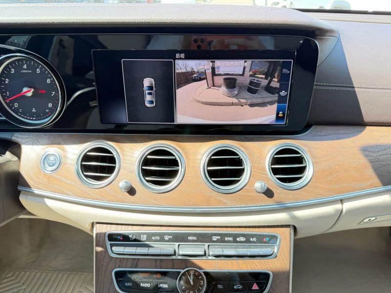 Used 2018 Mercedes-Benz E 400 4MATIC Sedan image 23