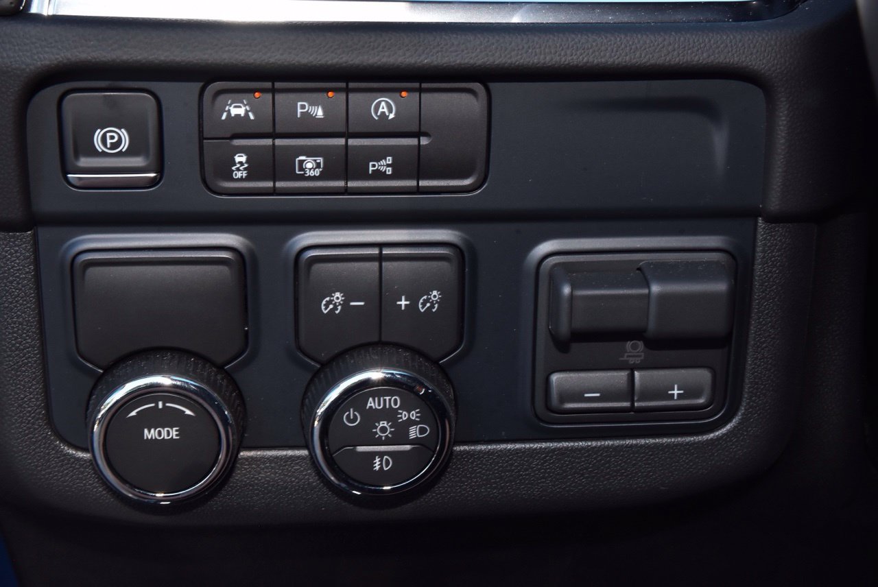 Used 2026 Chevrolet Suburban Premier RWD image 33