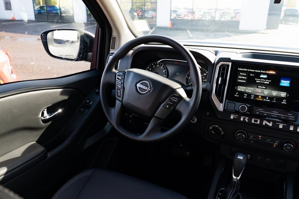 Used 2025 Nissan Frontier SV image 9
