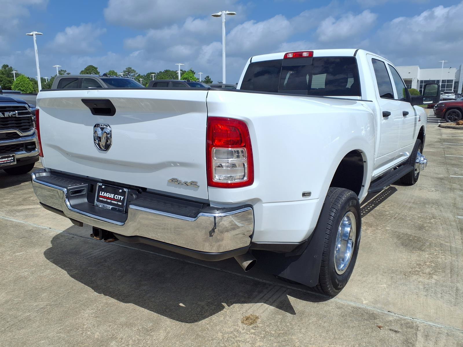 Used 2024 RAM 3500 Tradesman w/ Chrome Appearance Group AWD/4WD image 4