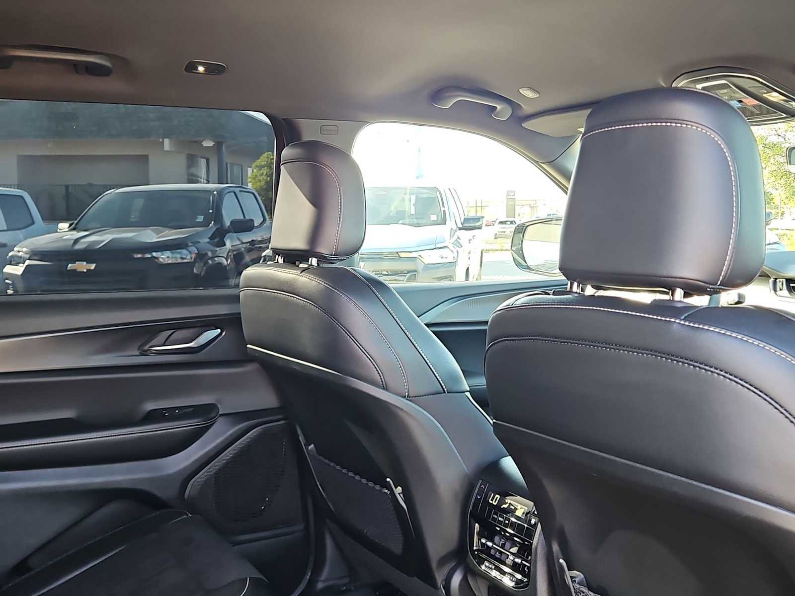 Used 2025 Jeep Grand Cherokee L Laredo image 17