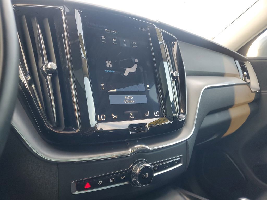 Used 2020 Volvo XC60 T5 Momentum w/ Protection Package Premier image 26
