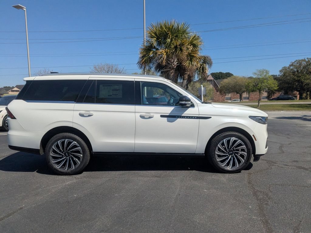 New 2026 Lincoln Navigator Black Label AWD/4WD image 3