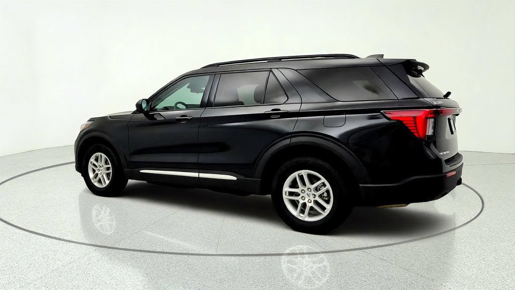 Used 2025 Ford Explorer Active AWD/4WD image 7