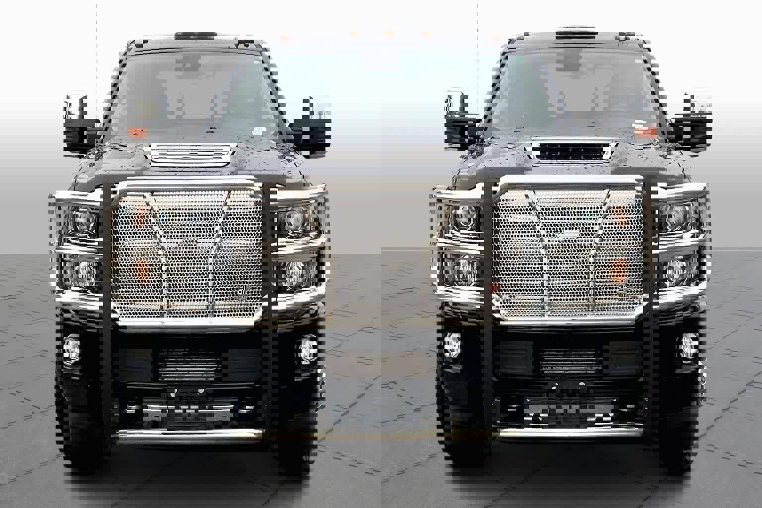 Used 2018 Chevrolet Silverado 3500 High Country w/ Duramax Plus Package image 3