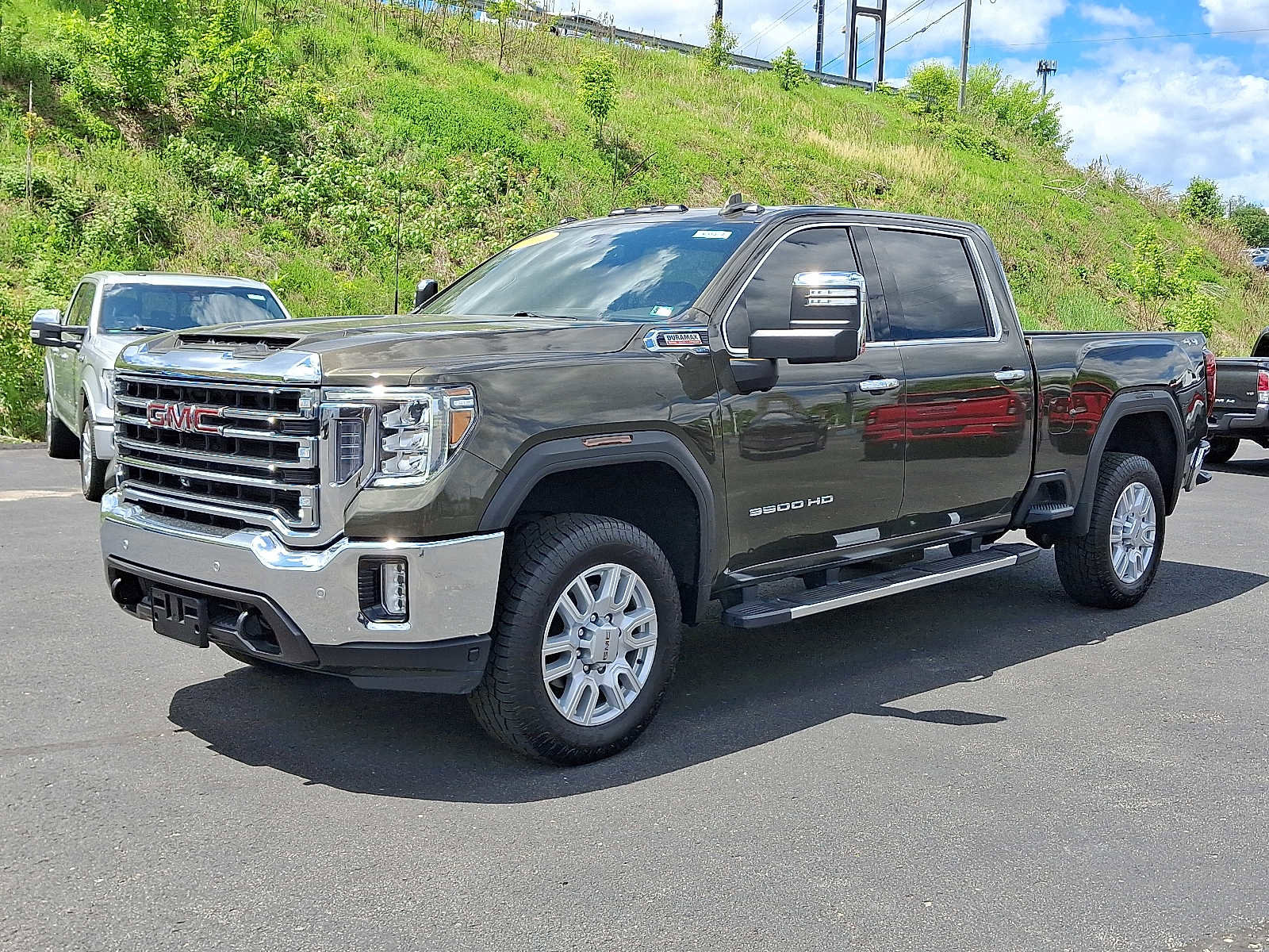 Used 2022 GMC Sierra 3500 SLT w/ SLT Premium Package AWD/4WD image 3