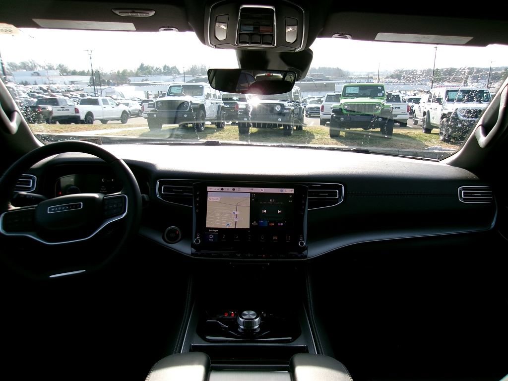 New 2025 Jeep Wagoneer L Series II w/ Premium Group I image 13