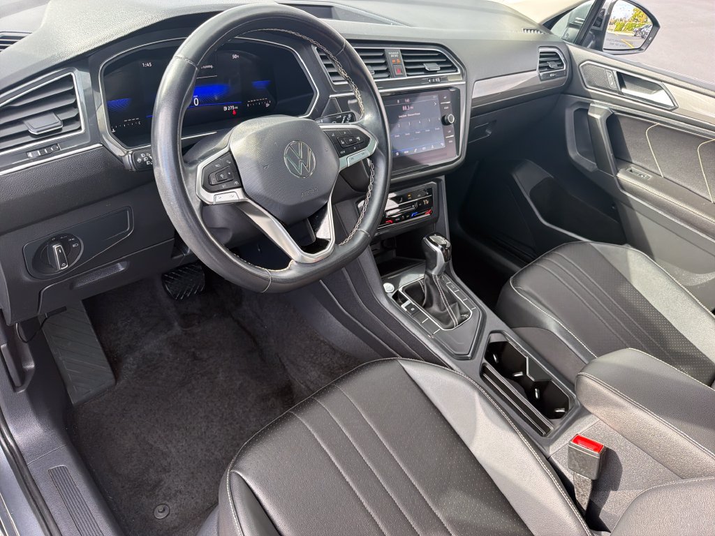 Certified 2023 Volkswagen Tiguan SE w/ Panoramic Sunroof Package FWD image 8