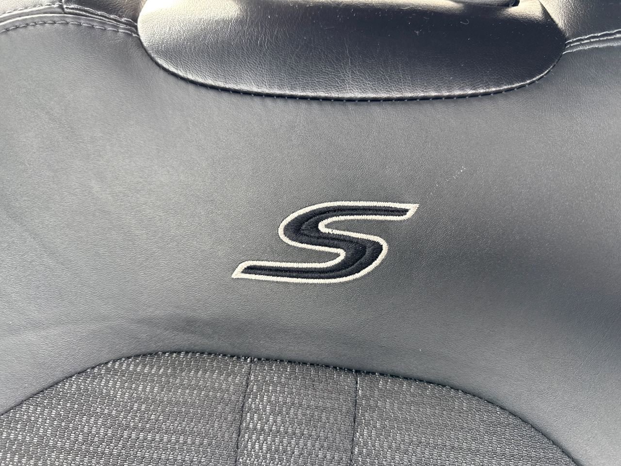 Used 2015 Chrysler 200 S w/ Comfort Group image 28