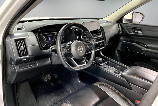 Used 2023 Nissan Pathfinder SL AWD/4WD image 17