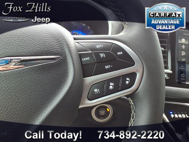 Used 2026 Chrysler Pacifica Select image 19