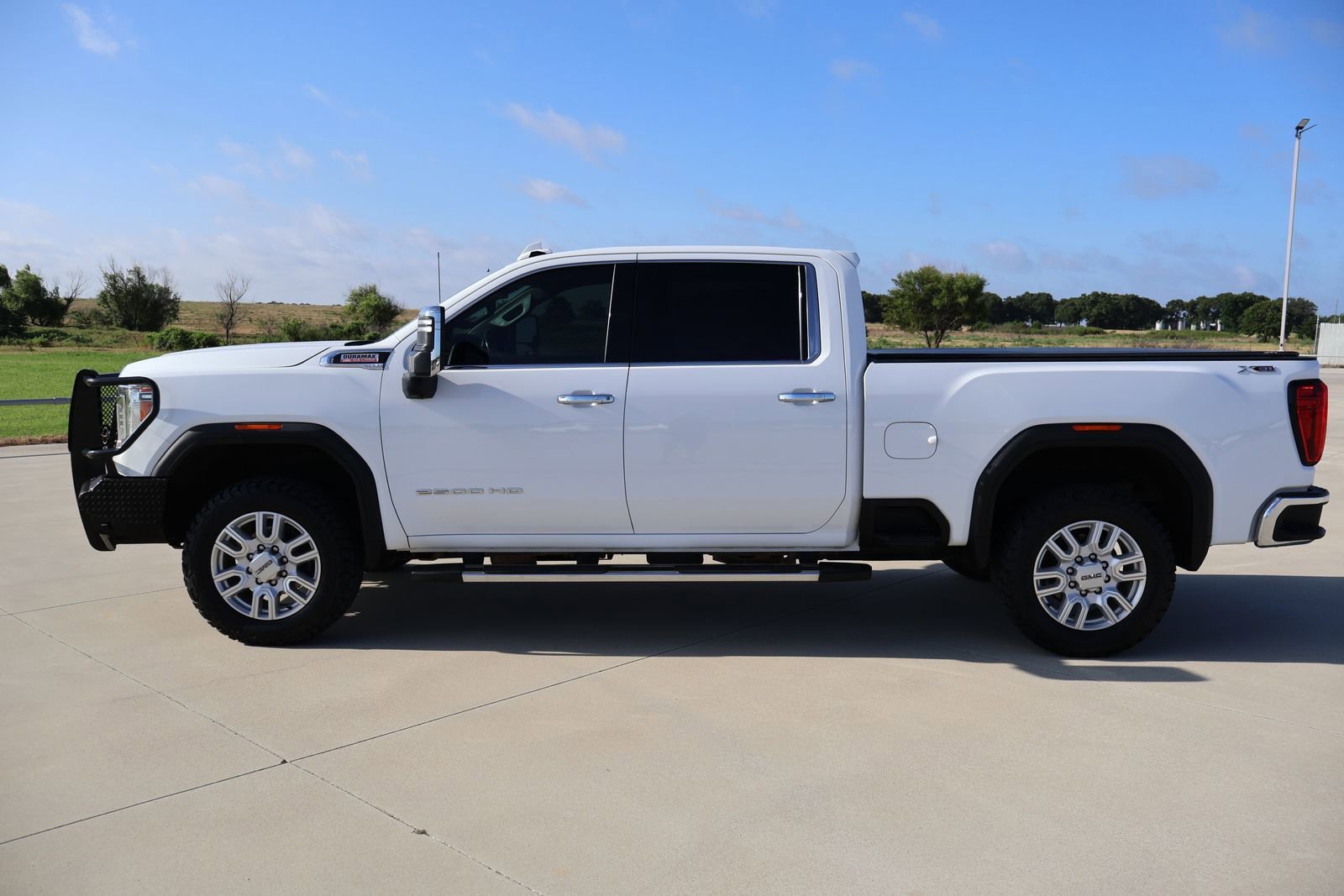 Used 2021 GMC Sierra 2500 SLT w/ SLT Premium Package AWD/4WD image 2