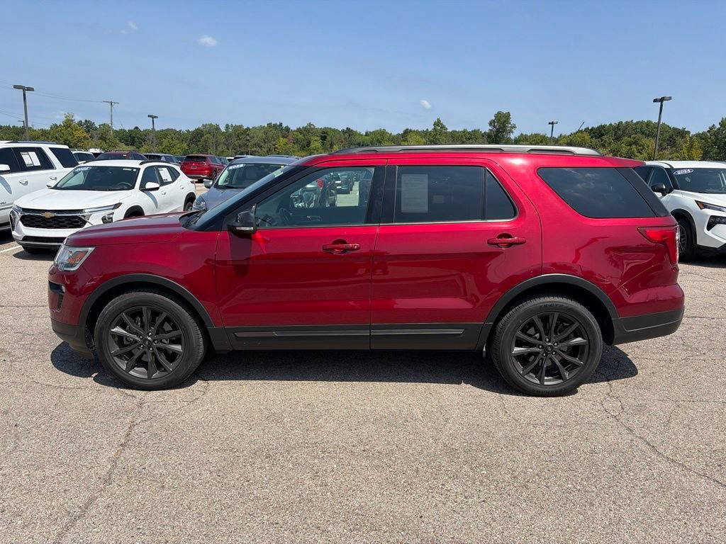 Used 2018 Ford Explorer XLT w/ Equipment Group 202A AWD/4WD image 8