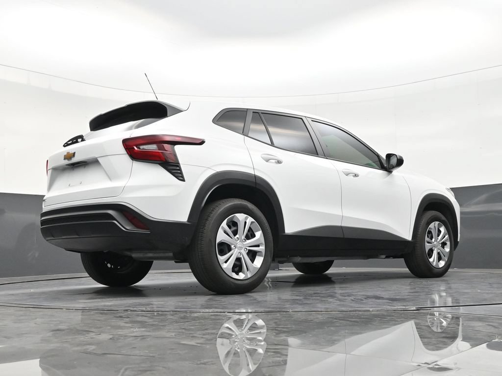 Used 2026 Chevrolet Trax LS FWD image 24