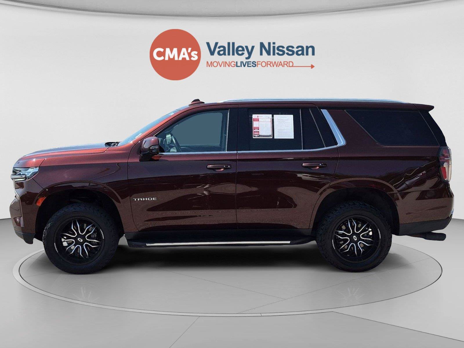 Used 2022 Chevrolet Tahoe LT w/ Luxury Package AWD/4WD image 2