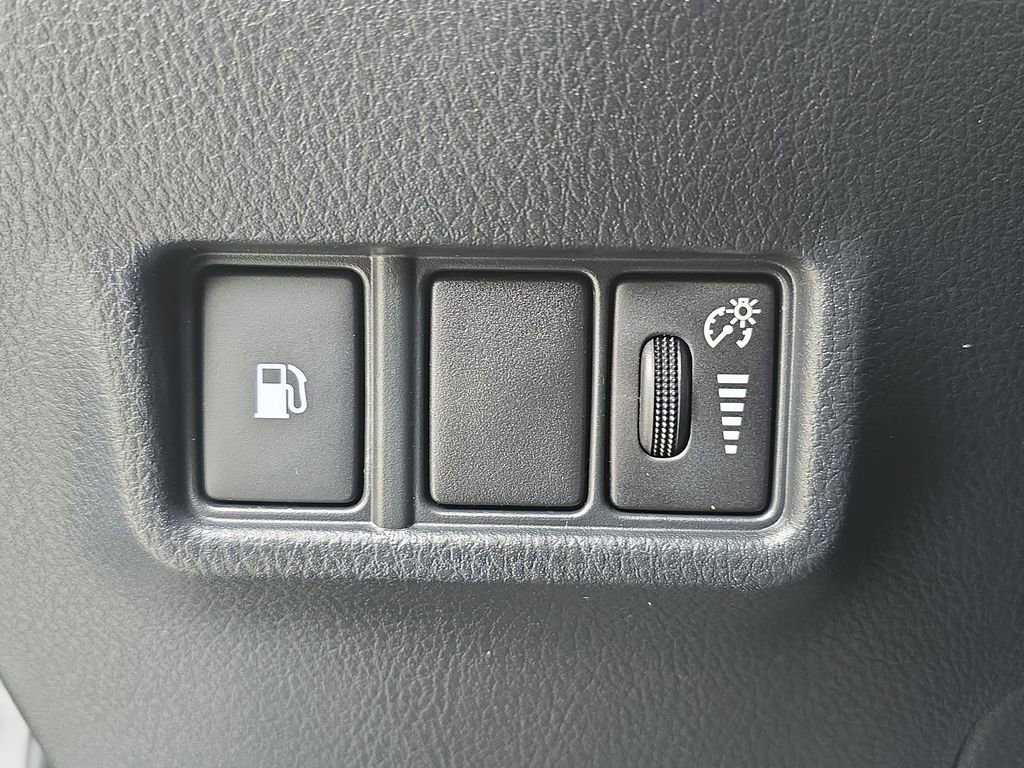 Used 2022 Toyota C-HR Limited FWD image 27