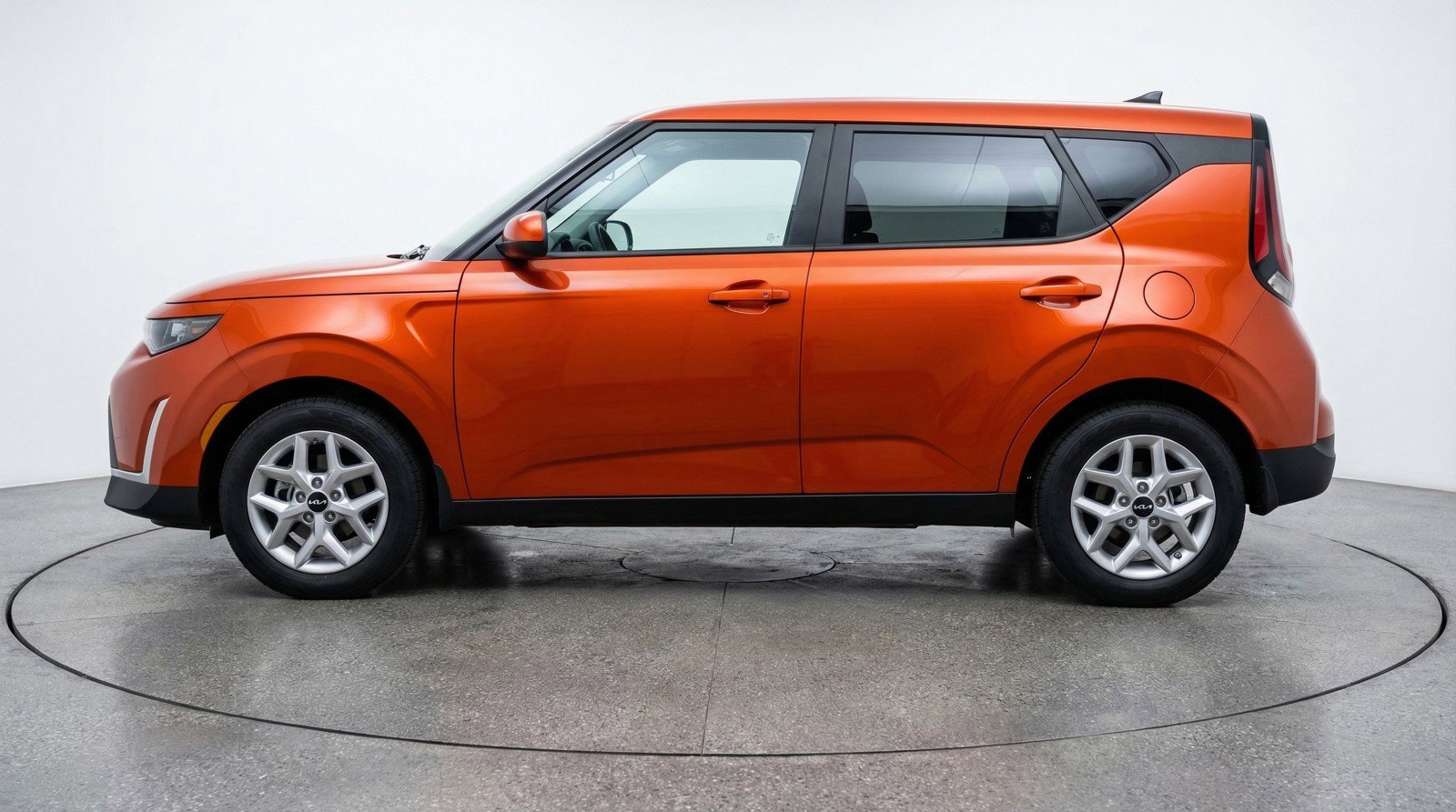 Used 2025 Kia Soul LX w/ LX Technology Package image 5