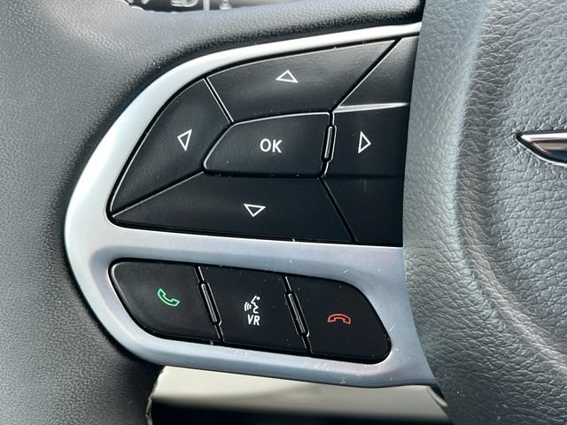 Used 2024 Chrysler Pacifica Limited FWD image 23