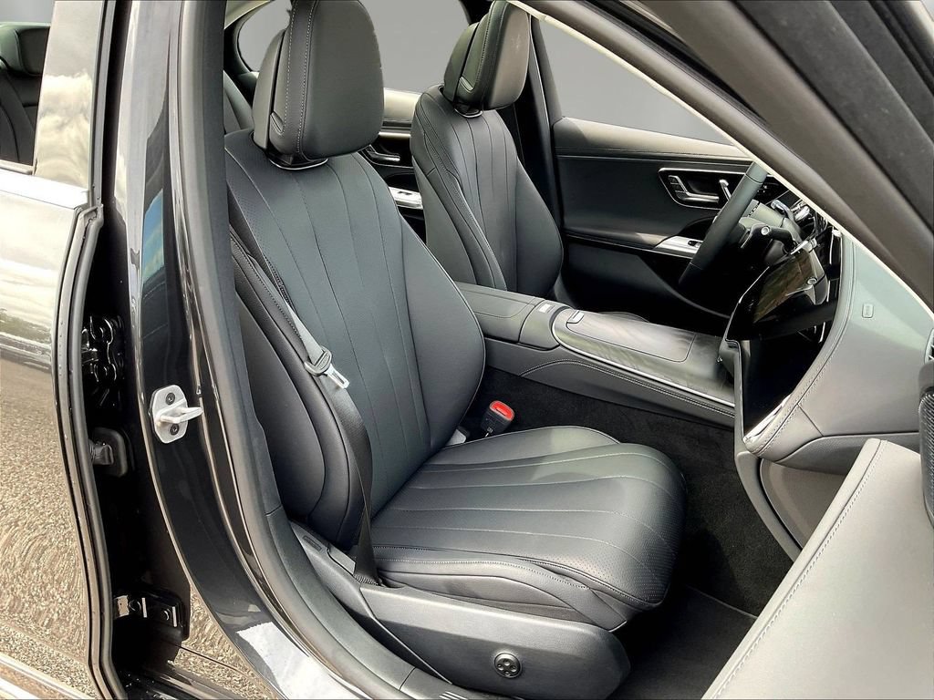Certified 2025 Mercedes-Benz E 350 4MATIC Sedan w/ MBUS Superscreen Package image 31