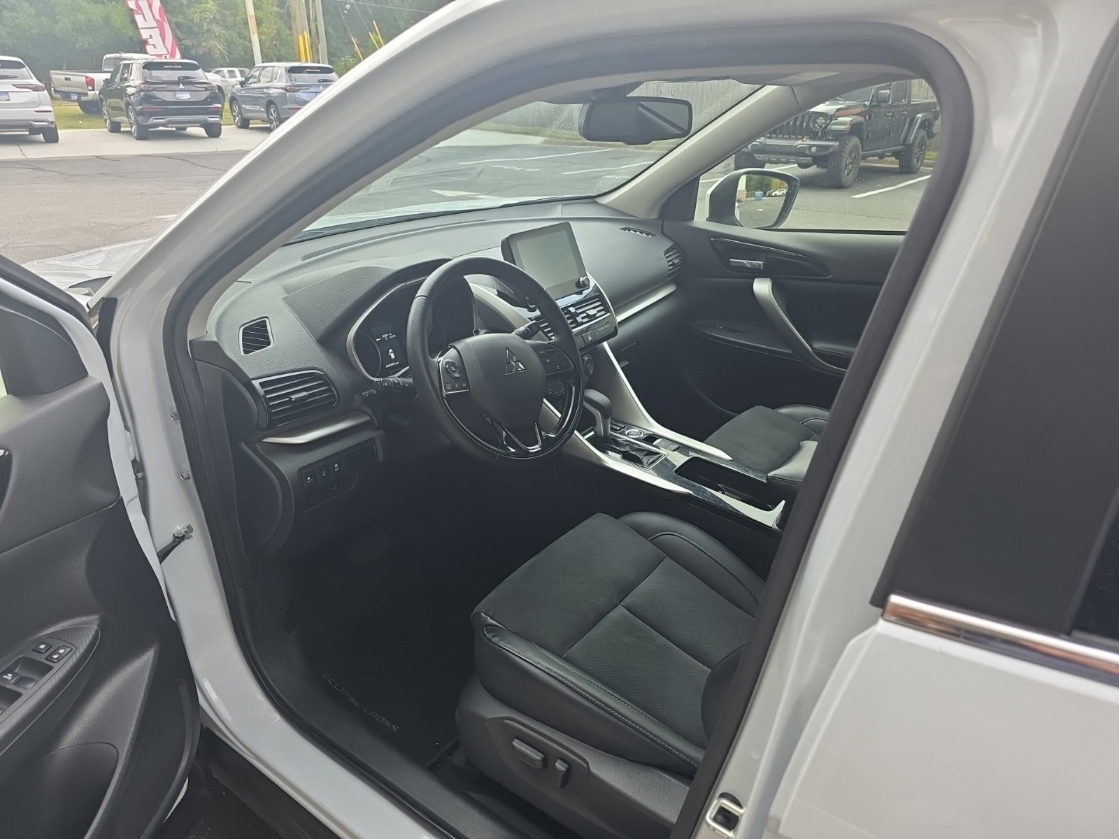 Used 2024 Mitsubishi Eclipse Cross SE image 8
