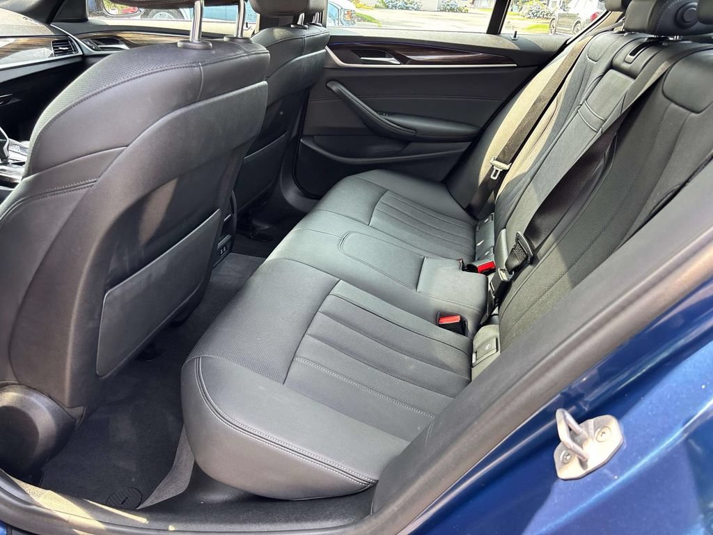 Used 2021 BMW 530i xDrive w/ Convenience Package AWD/4WD image 10