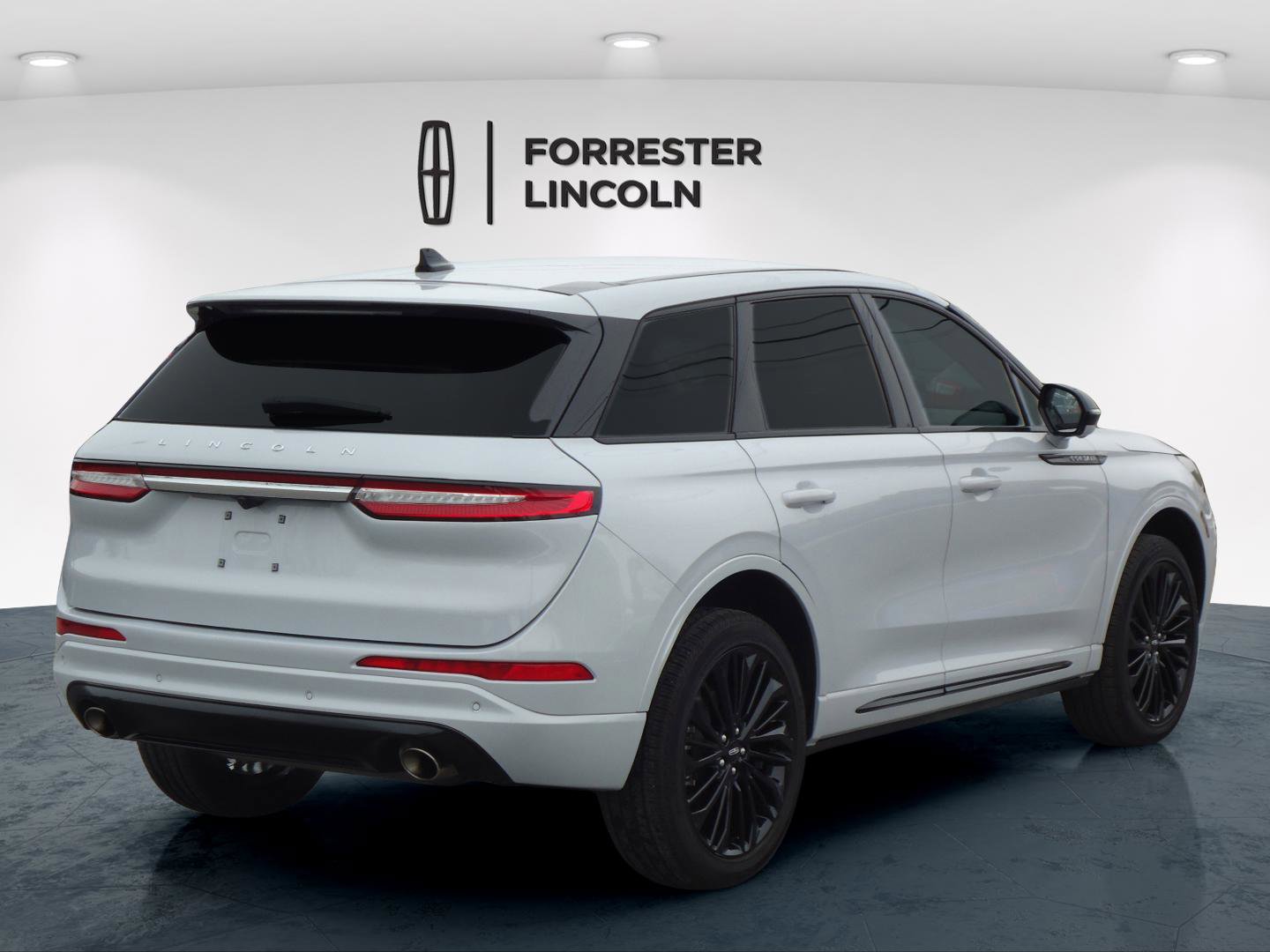 Used 2025 Lincoln Corsair AWD w/ Equipment Group 101A image 3