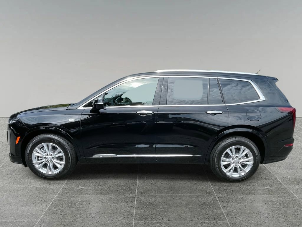 New 2025 Cadillac XT6 Luxury image 2