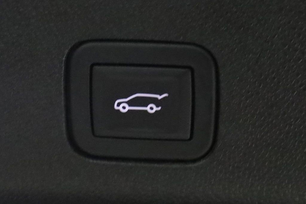 Used 2025 GMC Yukon AT4 Ultimate image 9