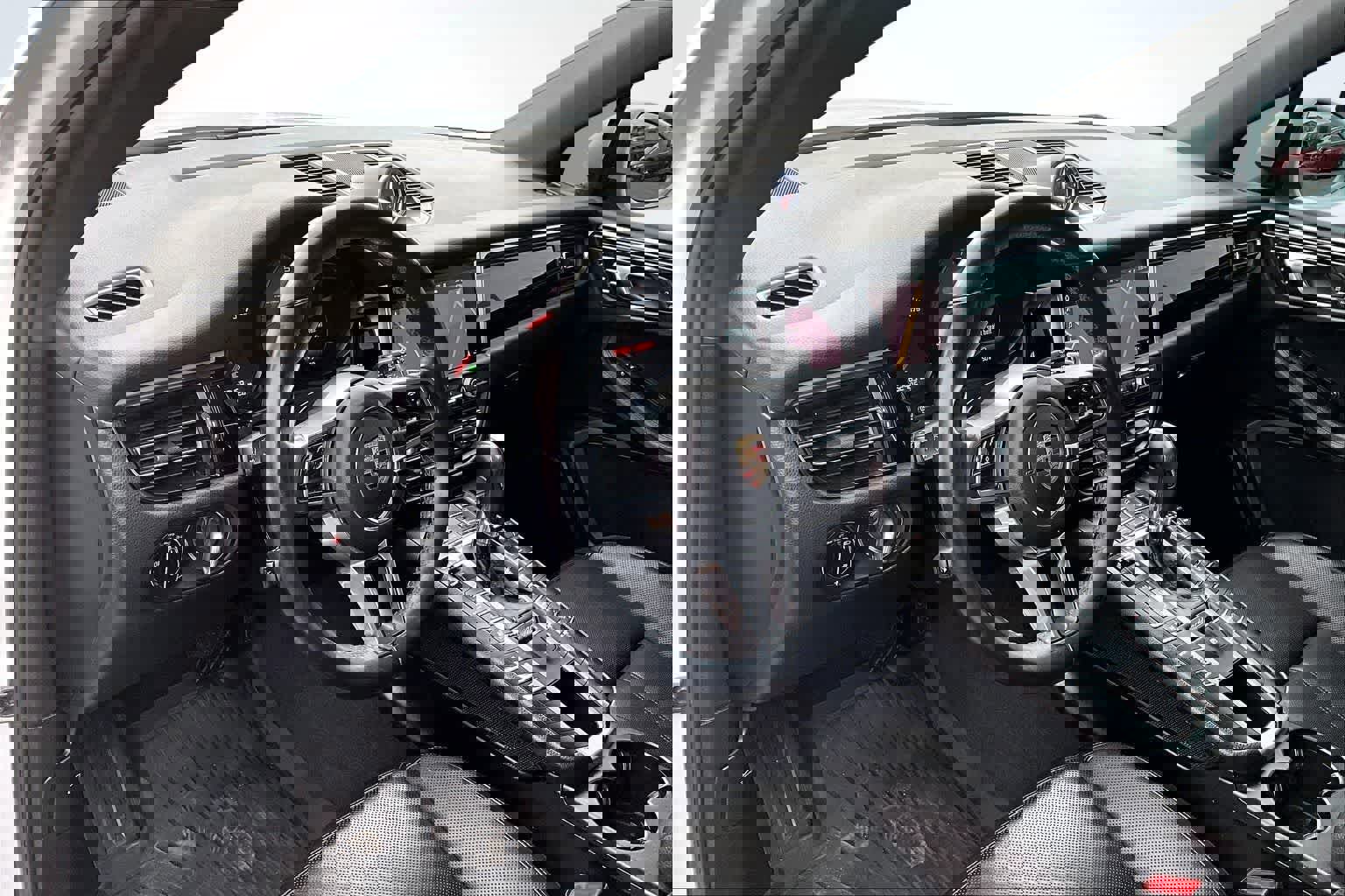 Used 2020 Porsche Macan S image 2