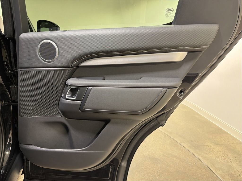 New 2026 Land Rover Discovery Dynamic SE image 26