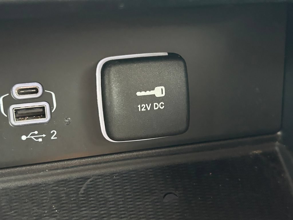 Used 2024 Jeep Grand Cherokee L Altitude AWD/4WD image 32