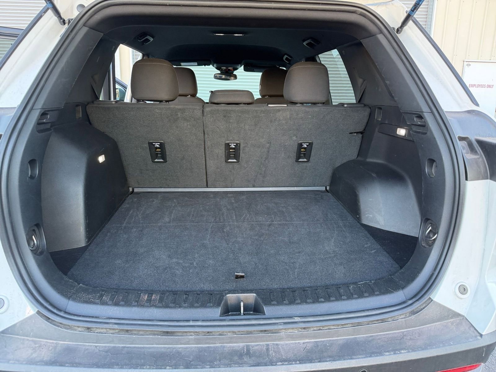 Used 2025 Chevrolet Equinox LT FWD image 31
