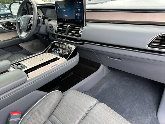 Used 2023 Lincoln Navigator L Black Label AWD/4WD image 9