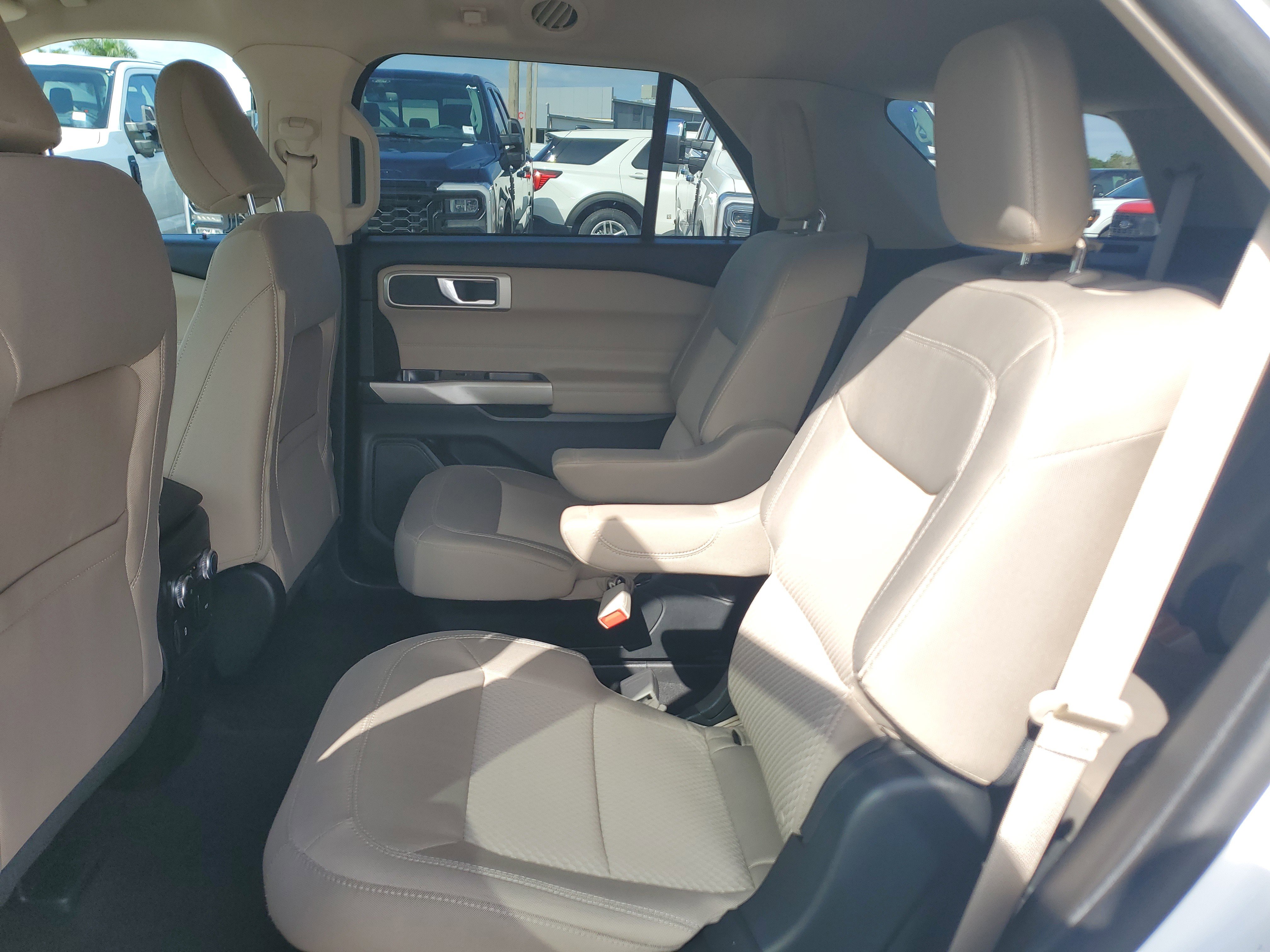 Used 2022 Ford Explorer XLT image 13