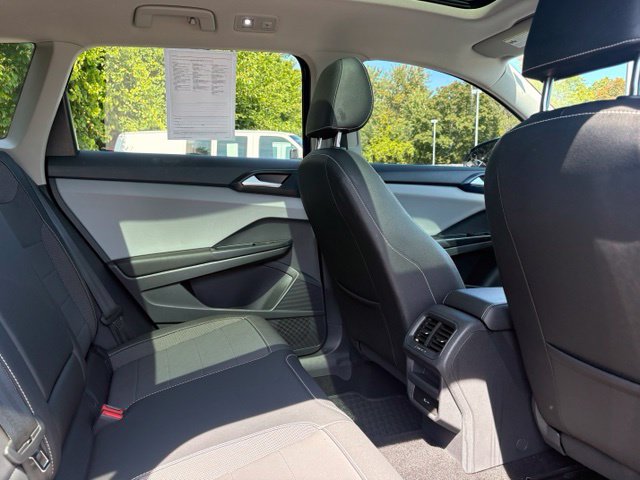 Used 2023 Volkswagen Taos SE w/ Panoramic Sunroof Package FWD image 17