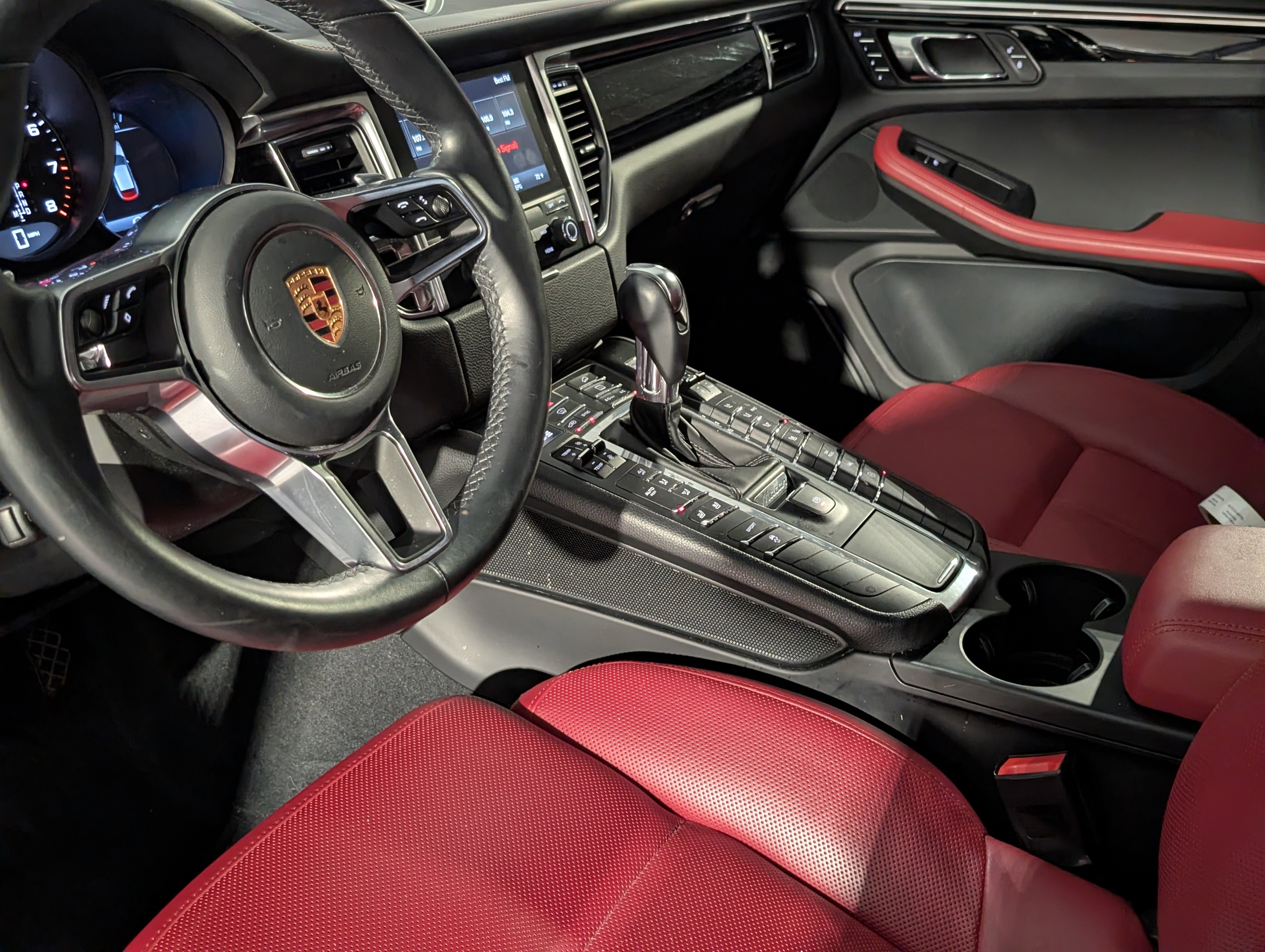 Certified 2018 Porsche Macan AWD/4WD image 5