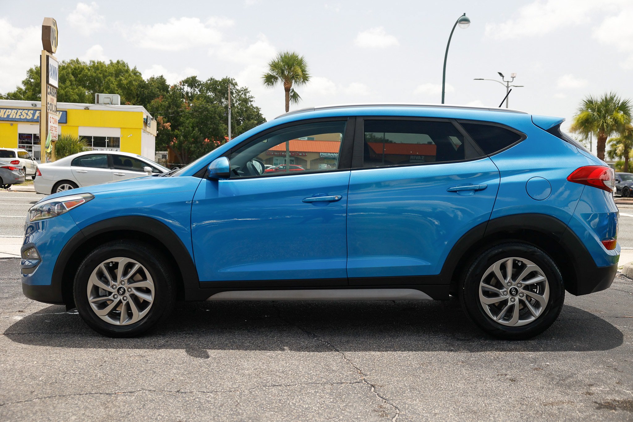 Used 2017 Hyundai Tucson SE w/ SE Popular Package 02 AWD/4WD image 4