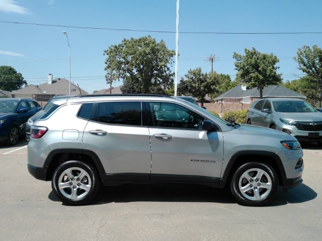 Used 2023 Jeep Compass Latitude AWD/4WD image 5