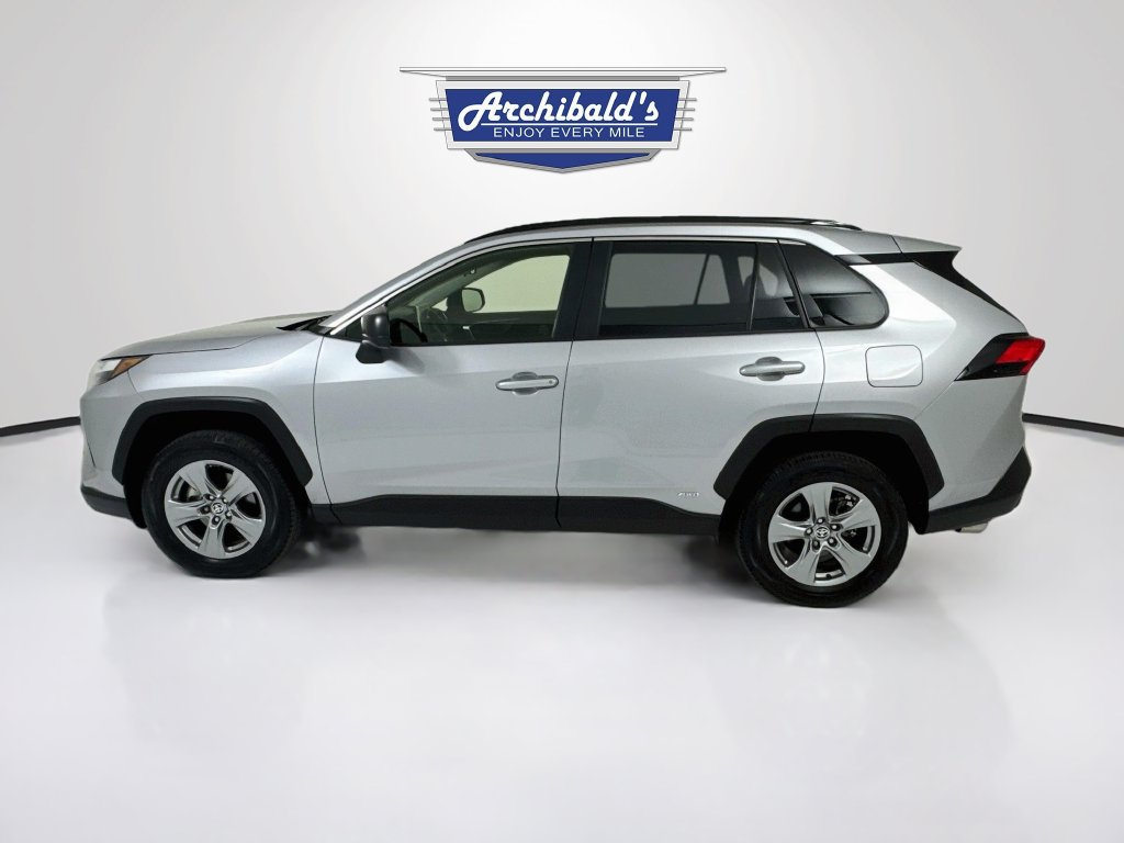 Used 2025 Toyota RAV4 LE AWD/4WD image 5