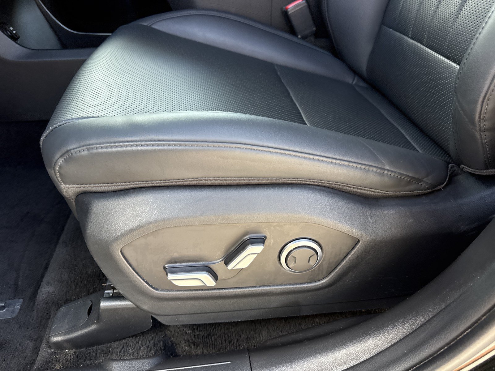 Certified 2025 Hyundai Santa Fe SEL FWD image 12