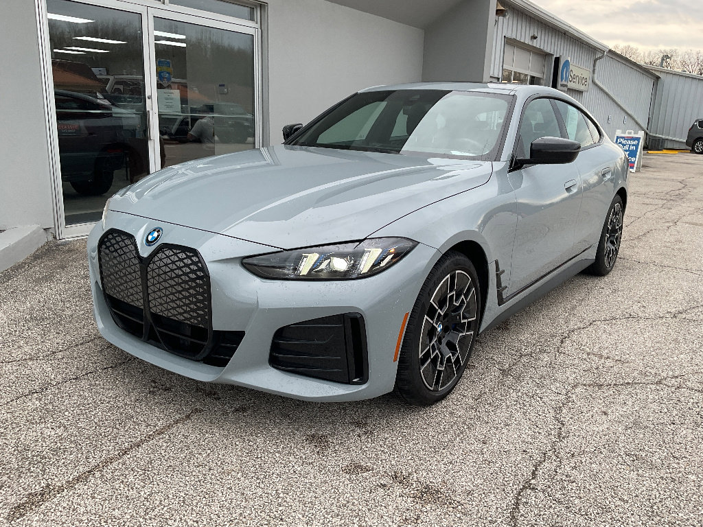 Used 2025 BMW i4 xDrive40i w/ M Sport Package AWD/4WD image 3