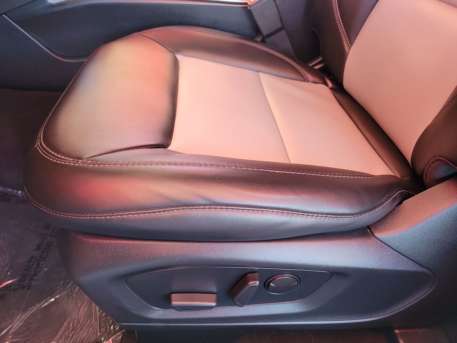 Used 2022 Ford Explorer XLT w/ Equipment Group 202A image 22