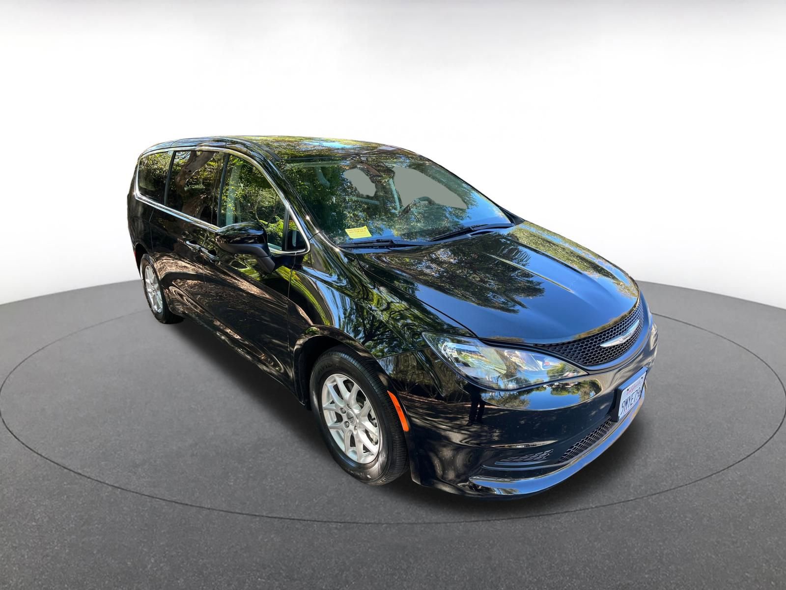 Used 2024 Chrysler Voyager LX image 1