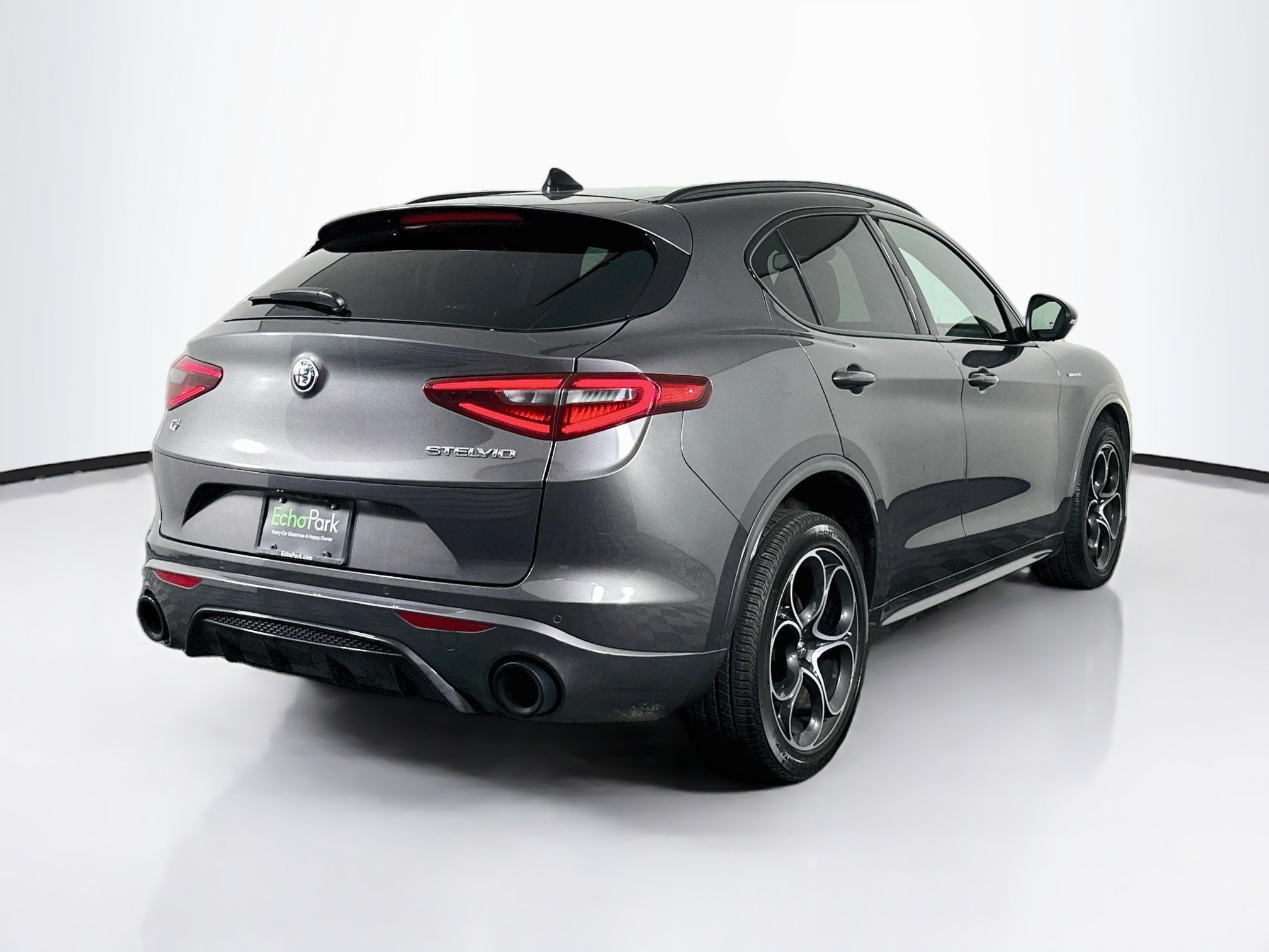 Used 2023 Alfa Romeo Stelvio Veloce AWD/4WD image 9