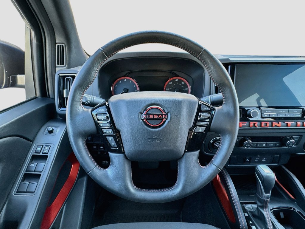 Used 2025 Nissan Frontier PRO-4X AWD/4WD image 13